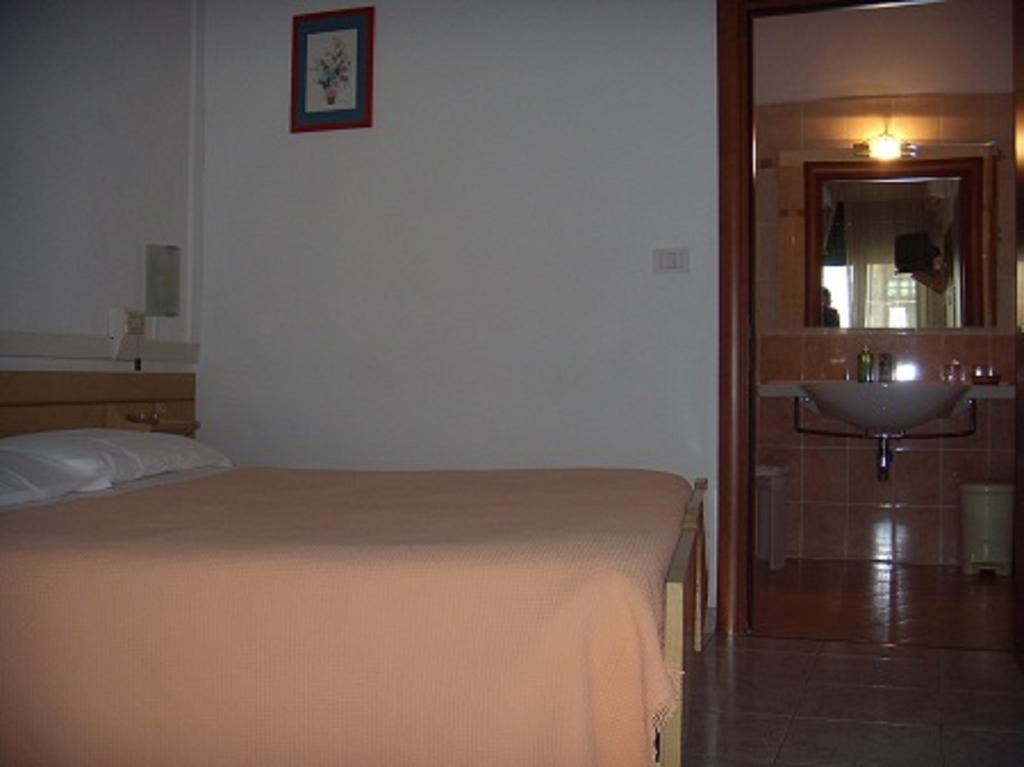 Hotel Sul Ponte Florence Room photo
